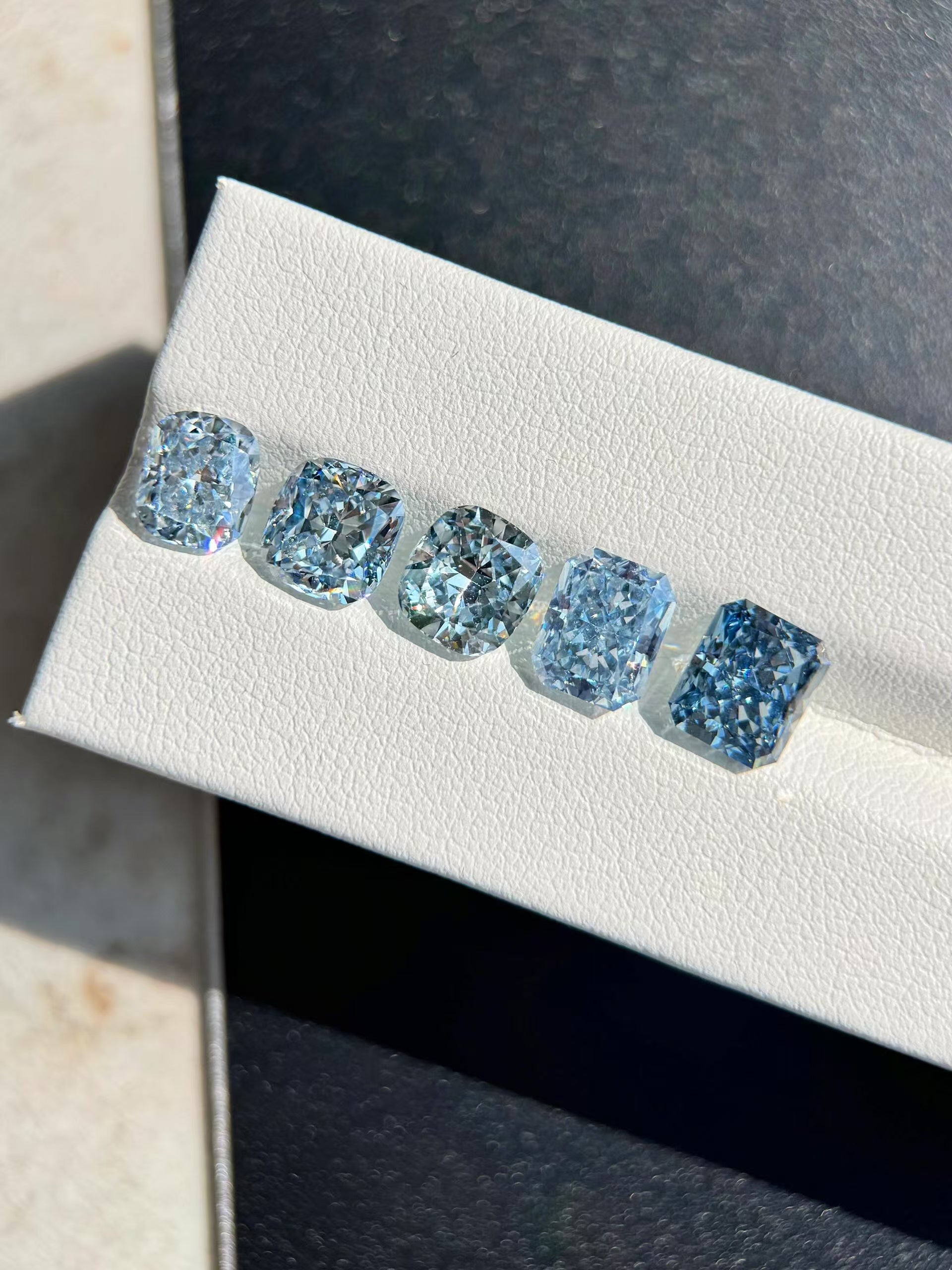 Lab grown blue diamond – pirmiana