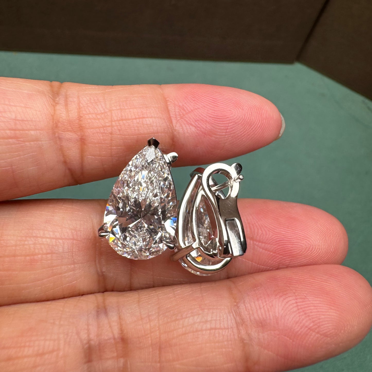Pirmiana Cutomiezd Platinum and K Gold 7ct Pear Cut Lab Grown Diamond for Women Wedding Proposal earrings
