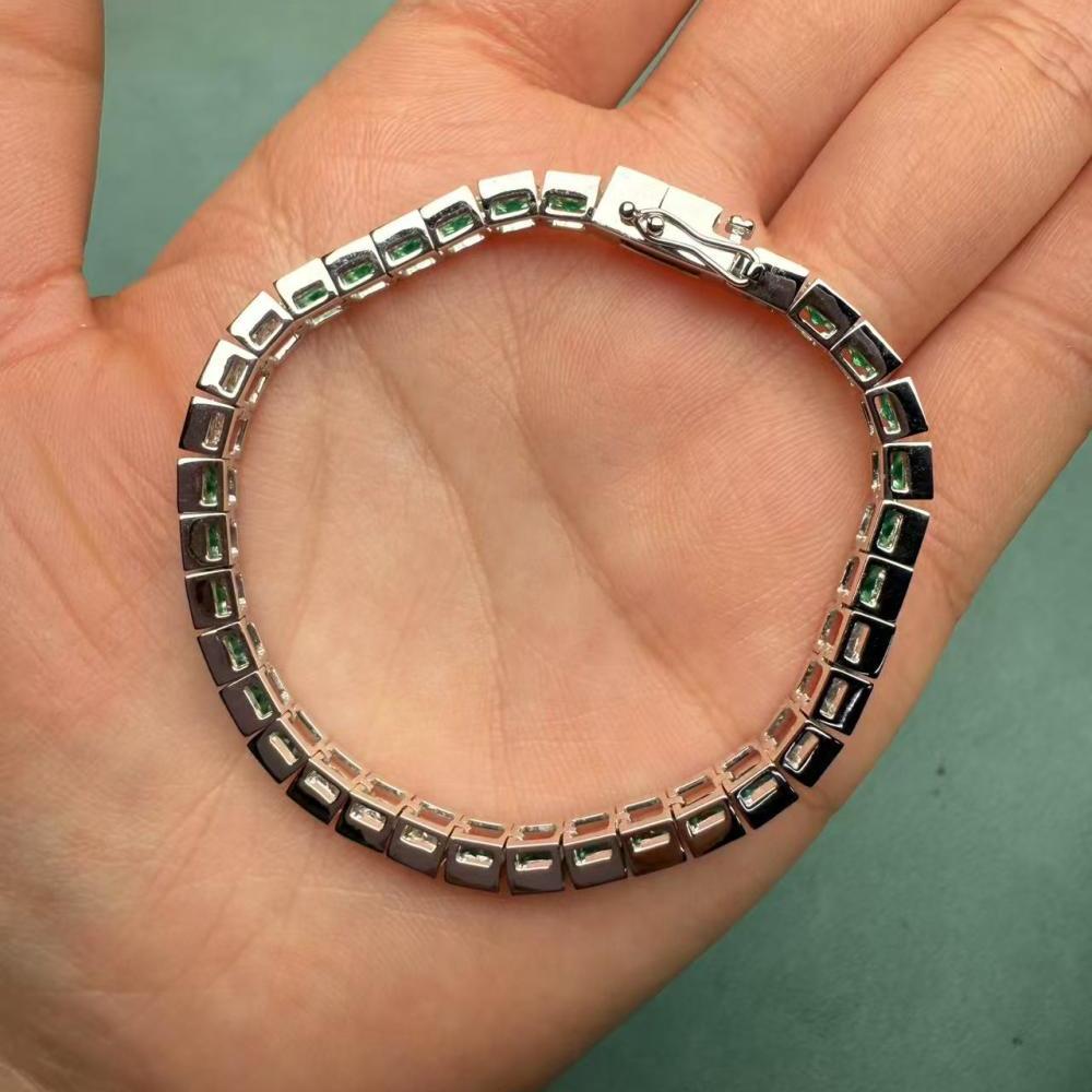 Pirmiana Jewelry Customized 14K White Gold 4x4mm Each Lab Grown Emerlad Bracelet for Women Fine Jewelry
