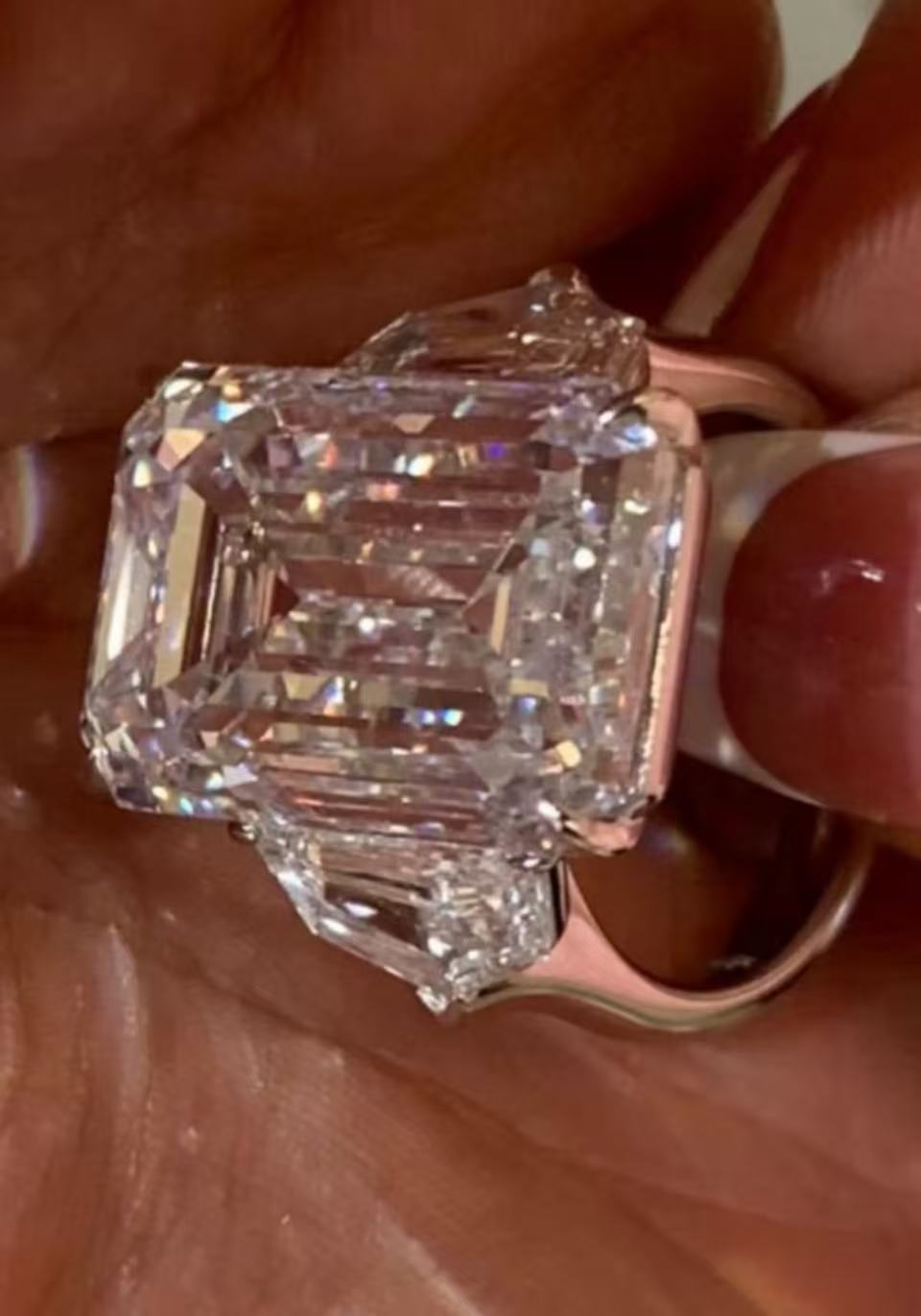 18k white gold 10ct oval shape lab grown diamond E VVS2 ring