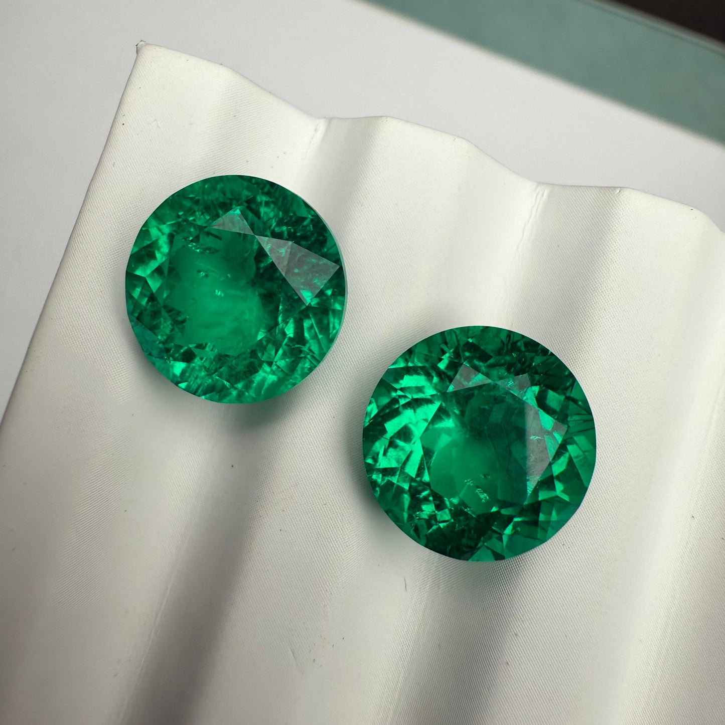 Pirmiana 13x13mm 8.2ct Round Shape Lab Grown Emerlad