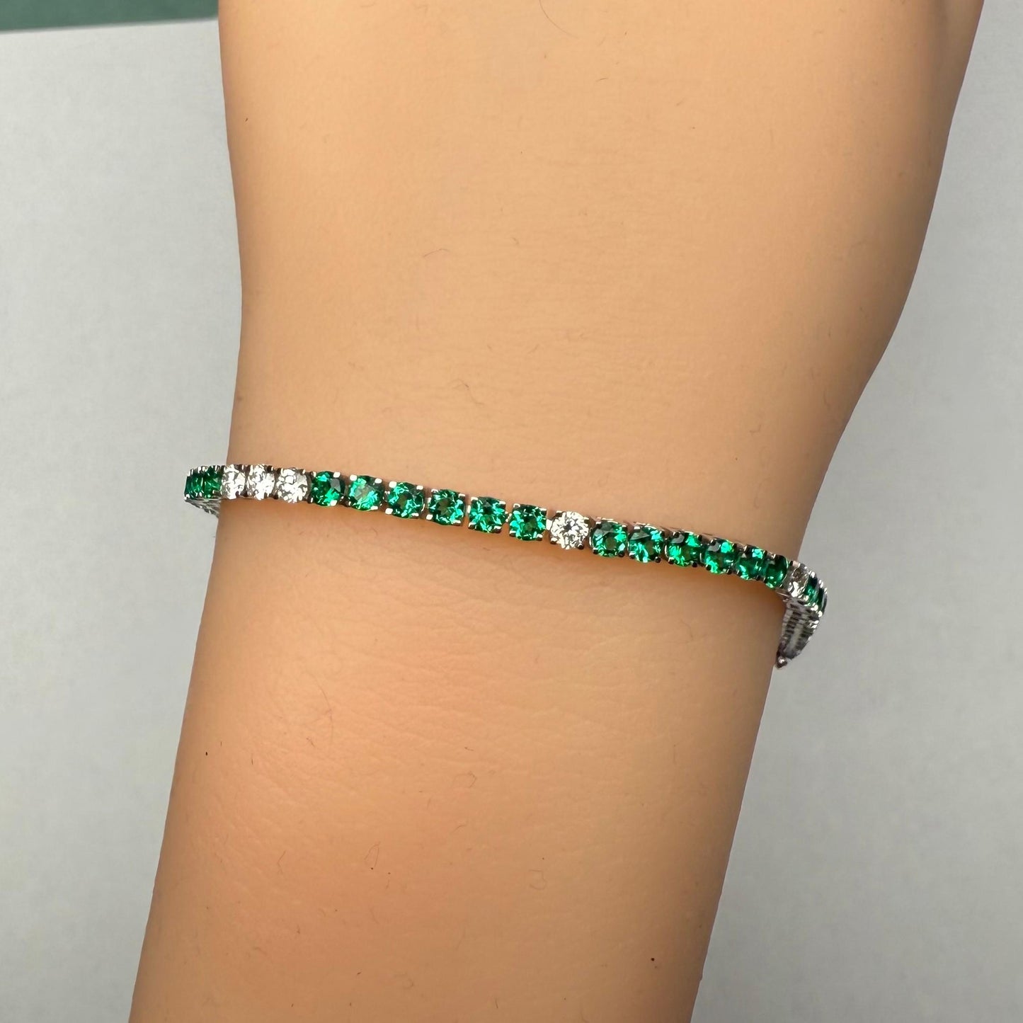Pirmiana Jewelry Customized 18K White Gold 2.5mm Each Lab Grown Emerlad Bracelet for Women Fine Jewelry