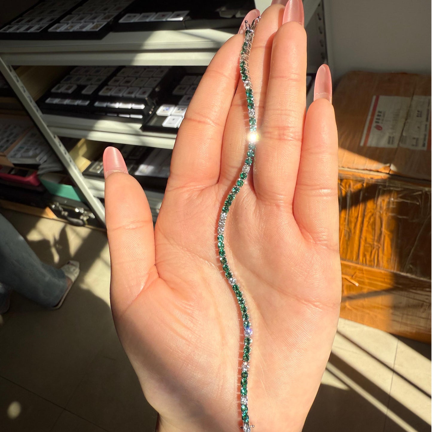 Pirmiana Jewelry Customized 18K White Gold 2.5mm Each Lab Grown Emerlad Bracelet for Women Fine Jewelry