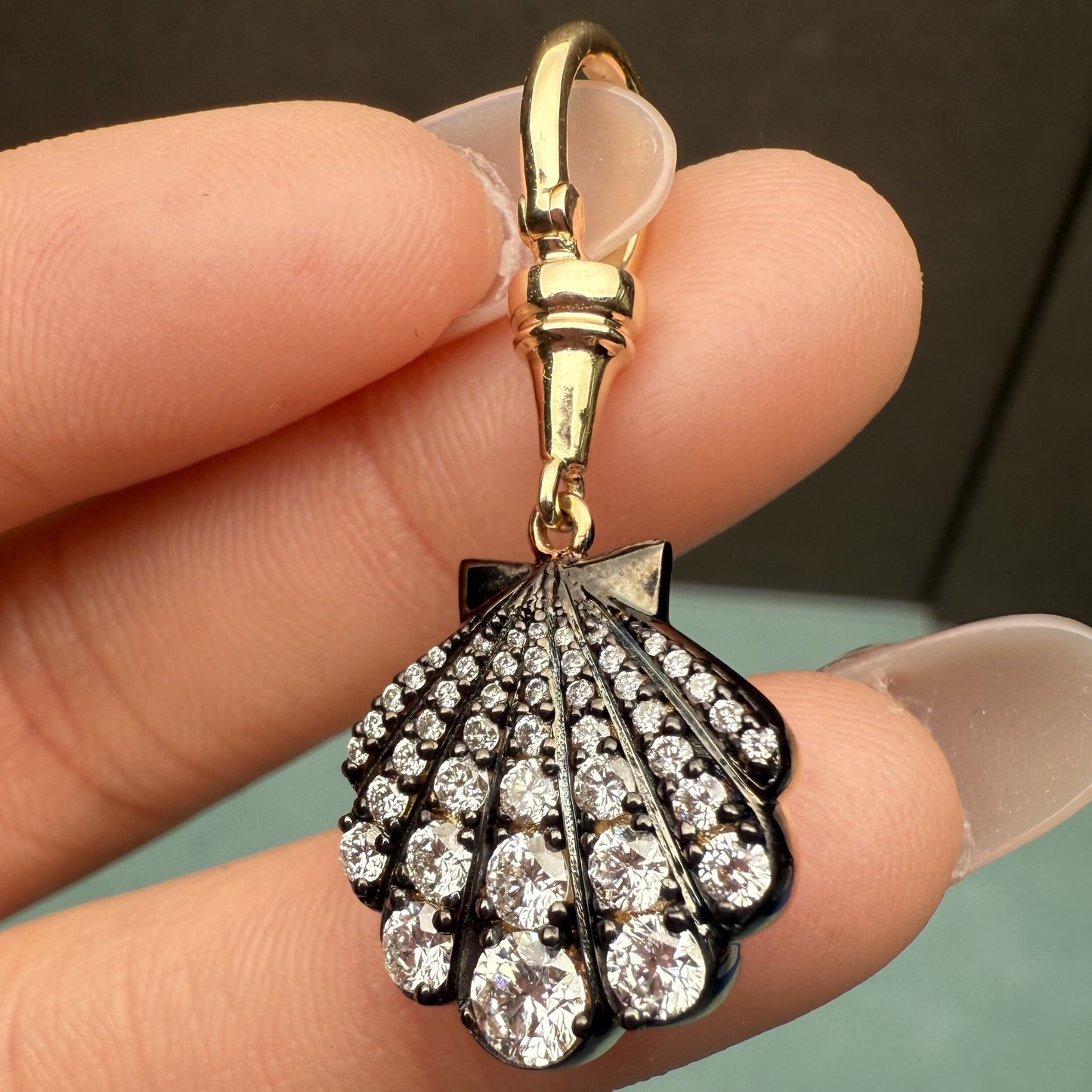 Pirmiana Jewelry Customized 14k Yellow Gold Lab Grown Diamond Shell Pendant for Women Party Gift