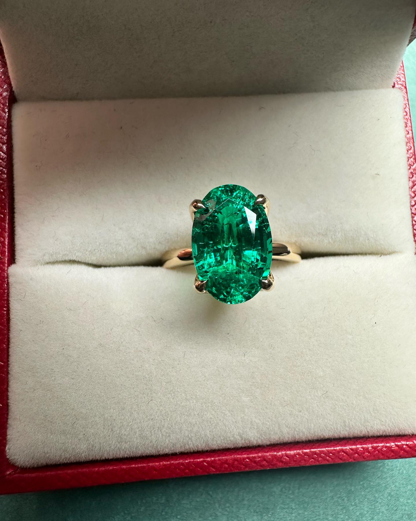 18K yellow gold 3.0ct lab grown emerald ring