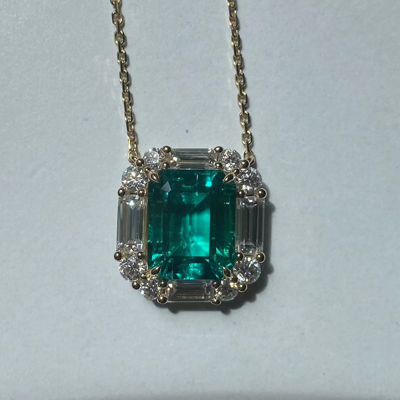 Ruif customiezd 18k yellow gold about 4.3ct lab grown emerald pendant necklace for women daily wear necklace