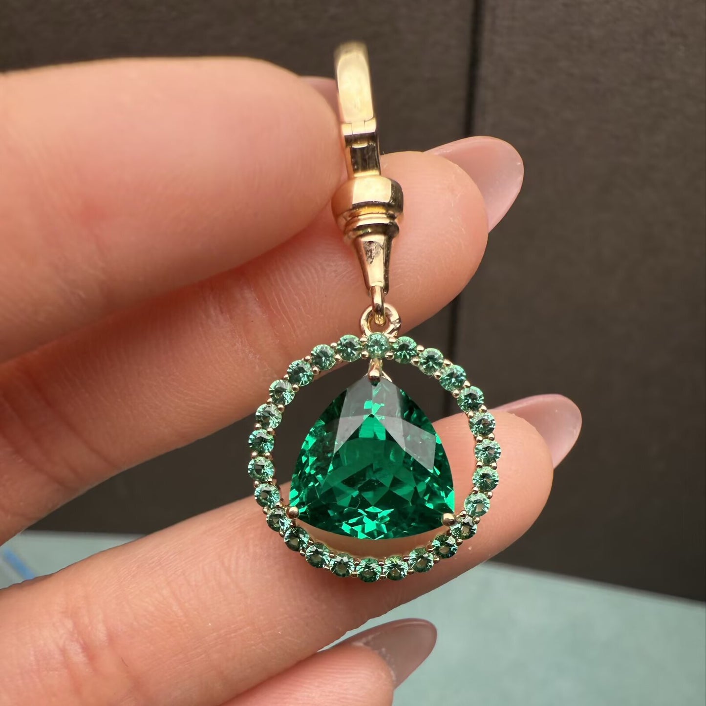 Primiana 2025 New Classic Style 9K 11x11mm 4ct Triangle ShapeLab Grwon Emerlad Pendant Girlfriend Gift