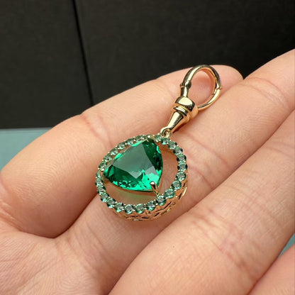 Primiana 2025 New Classic Style 9K 11x11mm 4ct Triangle ShapeLab Grwon Emerlad Pendant Girlfriend Gift