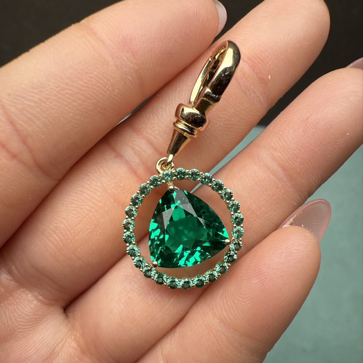 Primiana 2025 New Classic Style 9K 11x11mm 4ct Triangle ShapeLab Grwon Emerlad Pendant Girlfriend Gift