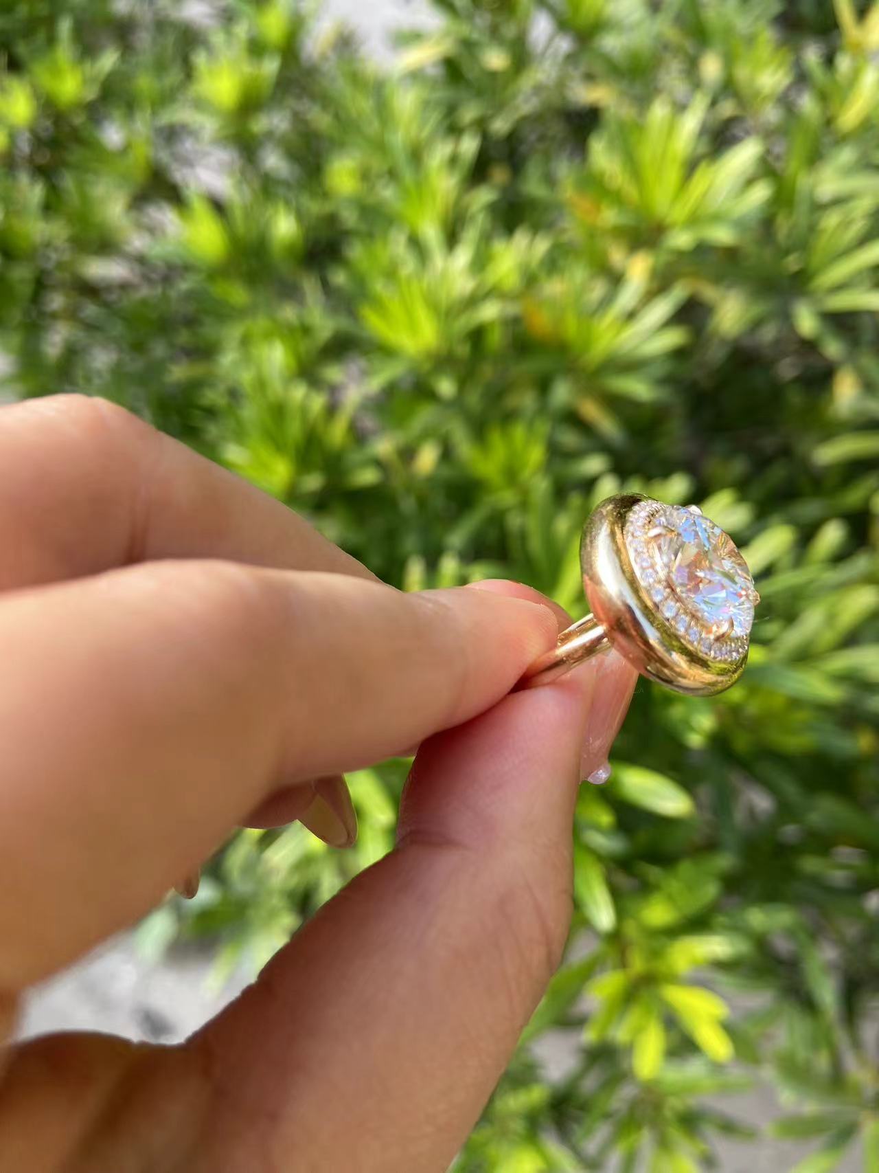 Pirmiana Hot Sale Classic Design Main Stone 7ct Round Shape Ring Side Stone Lab Grown Diamond 18K Gold Girlfriend Gift