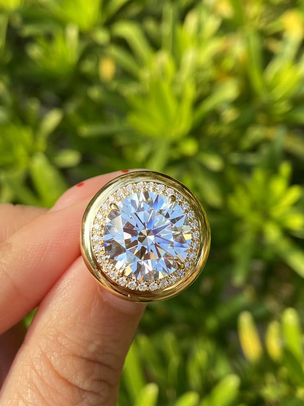 Pirmiana Hot Sale Classic Design Main Stone 7ct Round Shape Ring Side Stone Lab Grown Diamond 18K Gold Girlfriend Gift