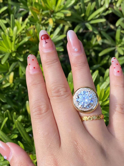 Pirmiana Hot Sale Classic Design Main Stone 7ct Round Shape Ring Side Stone Lab Grown Diamond 18K Gold Girlfriend Gift