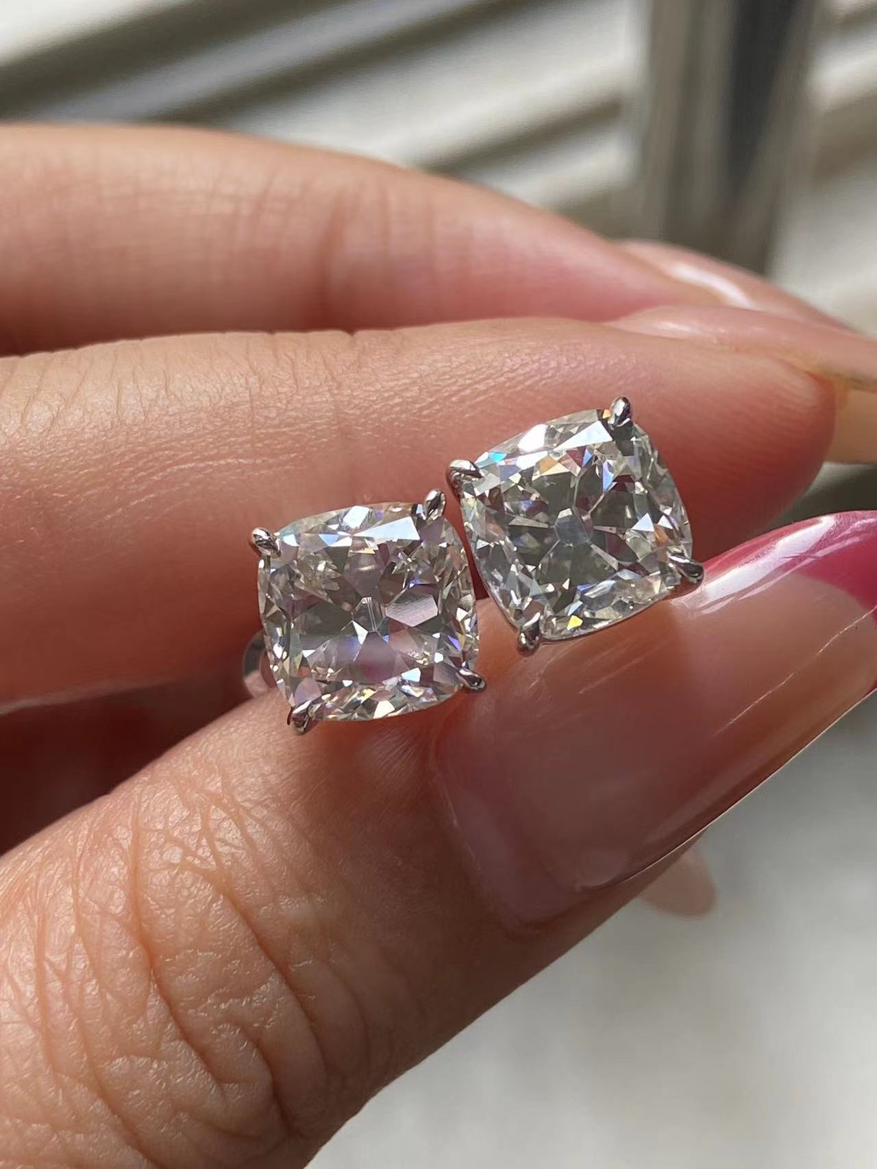 About shipping , ship by FEDEX , DHL , UPS express , all world shipping about 7-10 days  More quetions welcome contact us , thanks  WhatsApp 0086 19172116536 &nbsp;( Rosa)