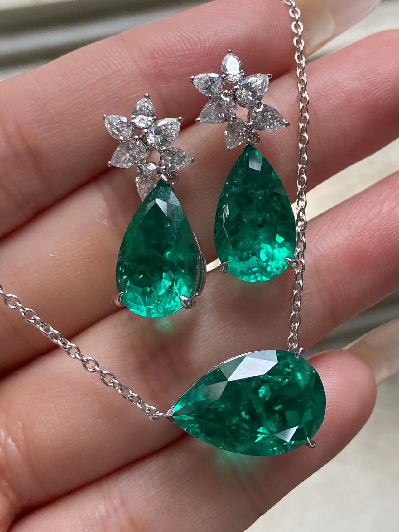 Pirmiana 2026 Jewelry Customized 9x15mm Pear Shape 14k Gold Lab Grown Diamond And Lab Grwon Emerlad  Earrings for Party Gift