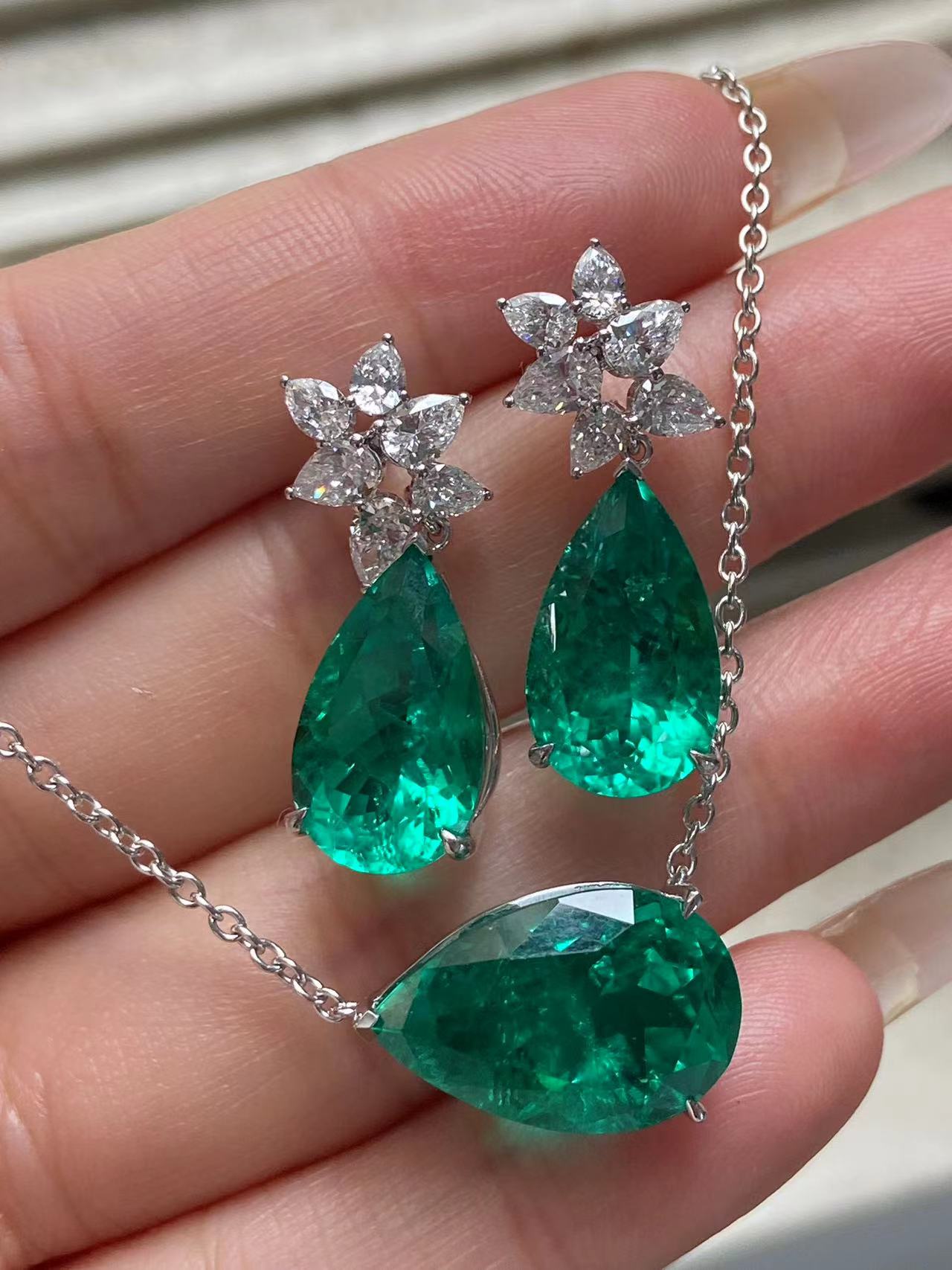 Pirmiana 2026 Jewelry Customized 9x15mm Pear Shape 14k Gold Lab Grown Diamond And Lab Grwon Emerlad  Earrings for Party Gift