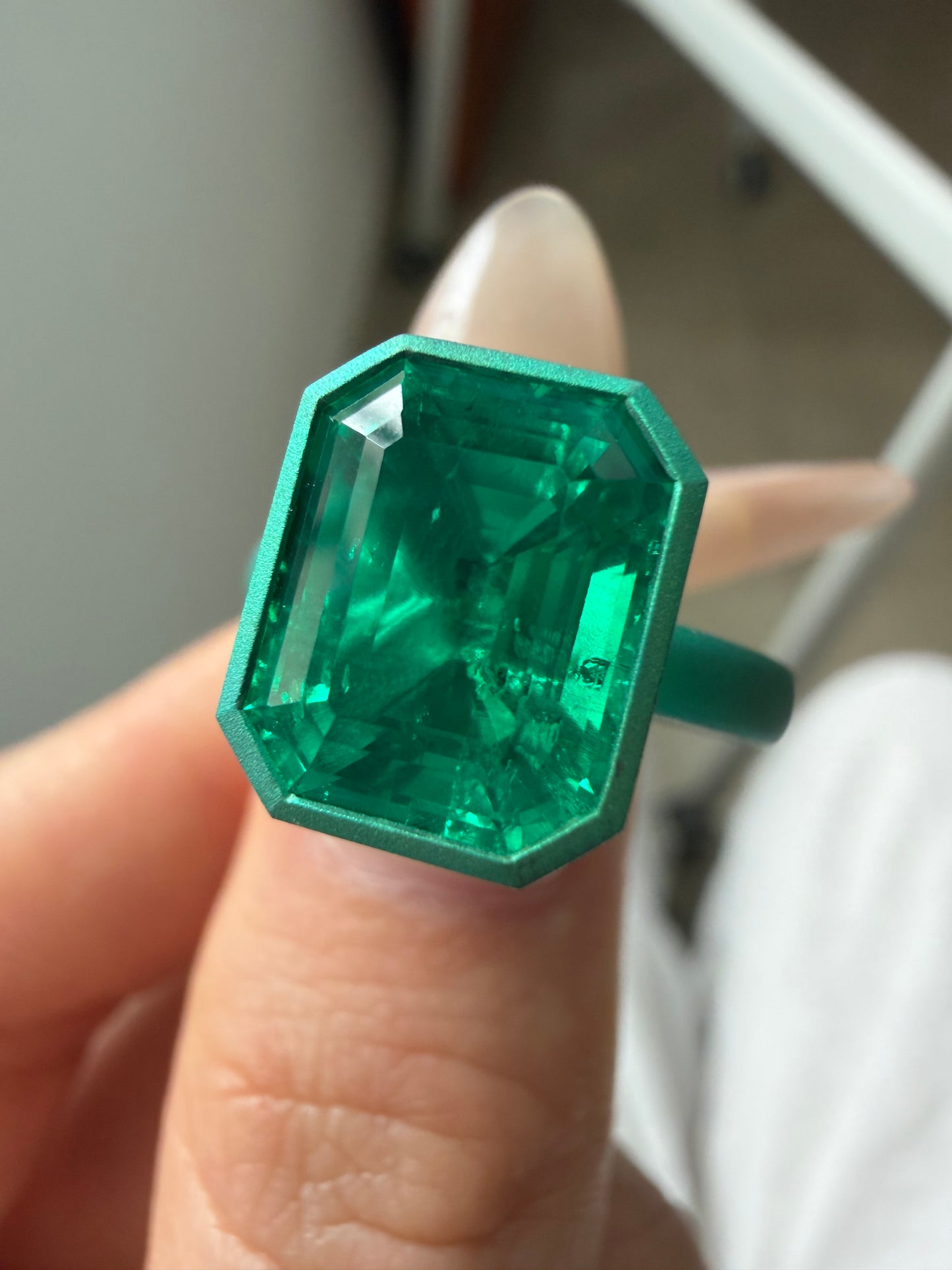 Pirmiana Jewelry Custom Design Ruif Jewelry Classic Design Popular Personality Titanium Gold 3ct Top Quality Lab Grown Emerald  Ring Jewelry For Man Gift