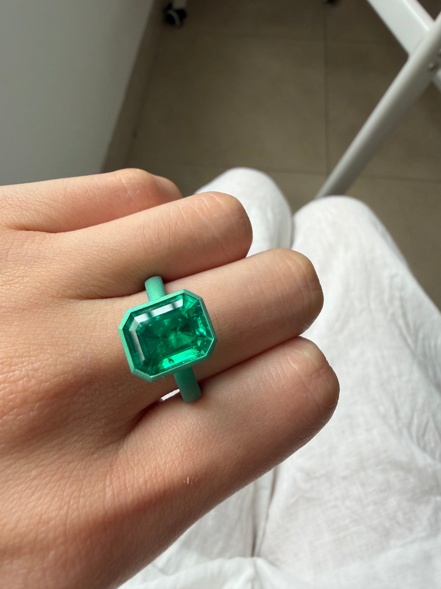 Pirmiana Jewelry Custom Design Ruif Jewelry Classic Design Popular Personality Titanium Gold 3ct Top Quality Lab Grown Emerald  Ring Jewelry For Man Gift