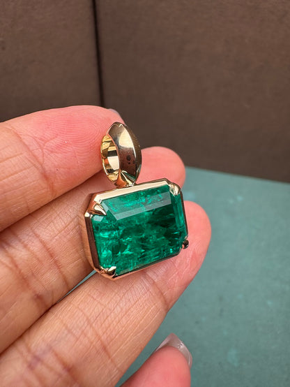 Pirmiana 9K yellow gold 11.20ct lab grown emerald pendant