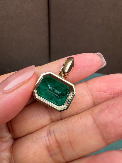 Pirmiana 9K yellow gold 11.20ct lab grown emerald pendant