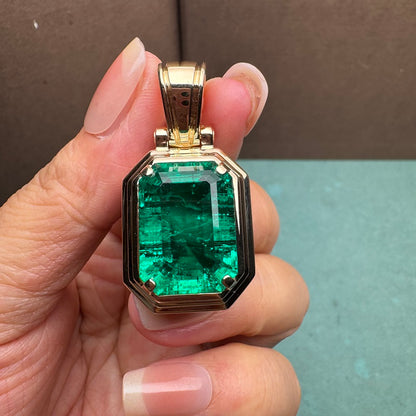Pirmiana custom made 14K yellow gold 15.15ct lab grown emerald pendant