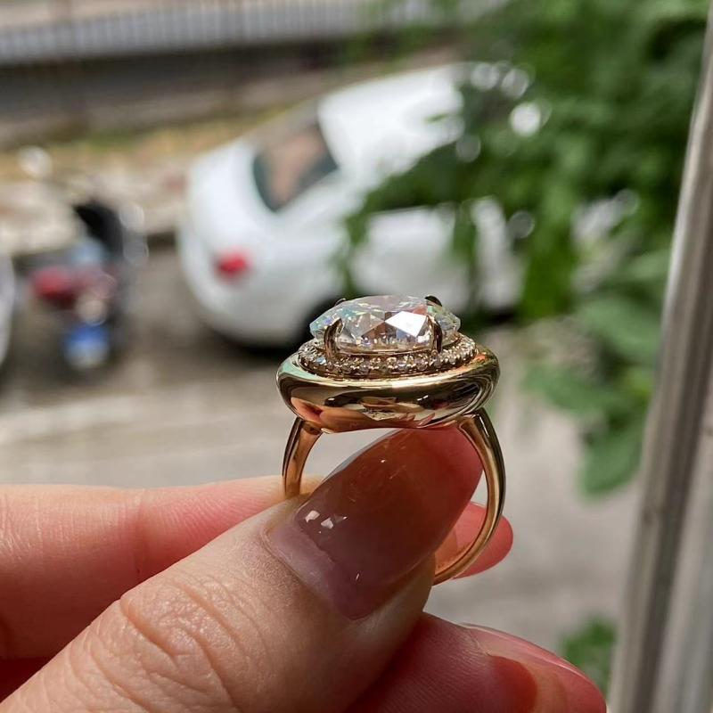 Primiana 2025 New Classic Style18K Gold 7ct Round Shape Side Stone Lab Diamond Rings Girlfriend Gif