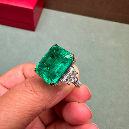 Pirmiana Custom Design 14K gold 13.08ct lab grown emerald ring