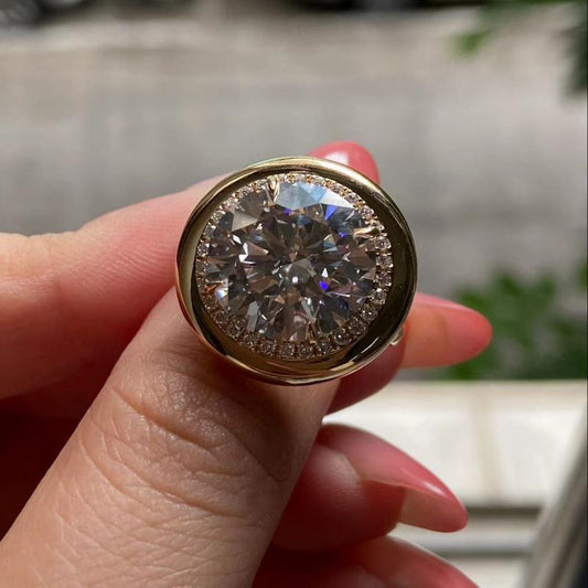 Primiana 2025 New Classic Style18K Gold 7ct Round Shape Side Stone Lab Diamond Rings Girlfriend Gif
