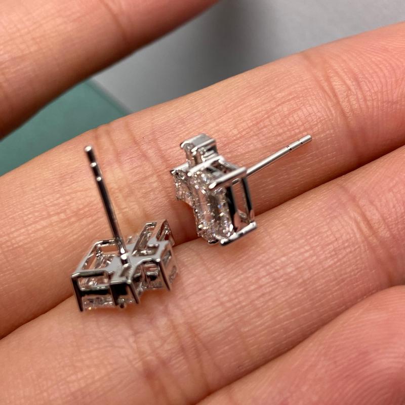 Primiana 2025 Hot Sale Special Design 18K Each Main Stone 0.75 CT Emerald Shape Earrings Lab Diamond Girlfriend Gift