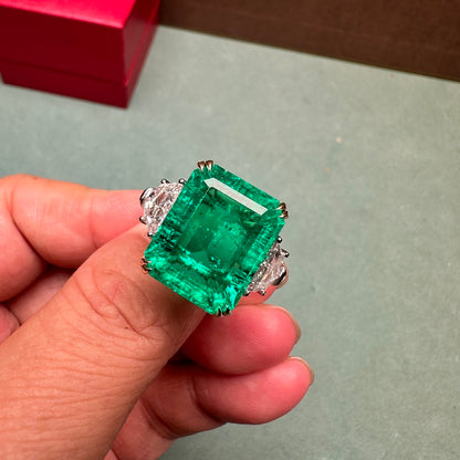 Pirmiana Custom Design 14K gold 13.08ct lab grown emerald ring