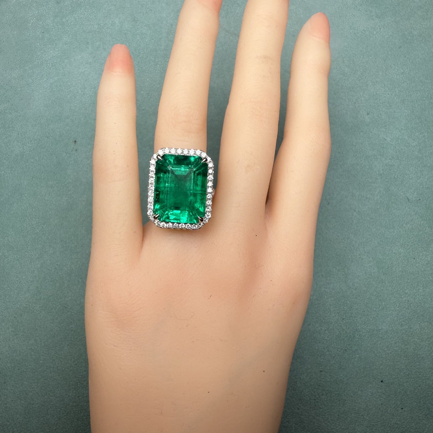 Pirmiana Hot Sale Classic Design Ring 14X18mm 16.3ct Emerald Shape 18K white gold Lab Grown Emerald And Lab Grown Diamond Girlfriend Gift