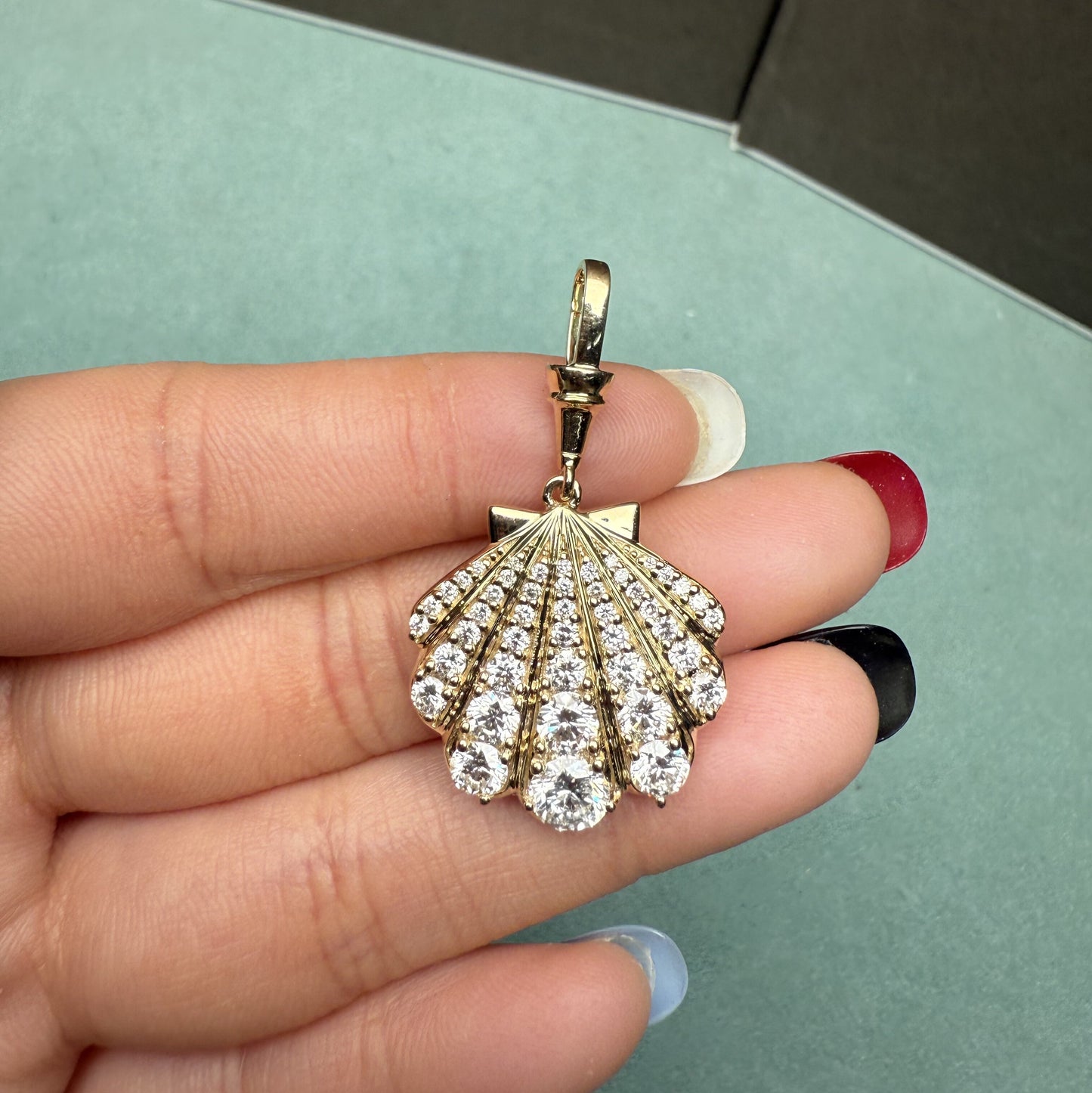 Pirmiana Jewelry Customized 14k Yellow Gold Lab Grown Diamond Shell Pendant for Women Party Gift