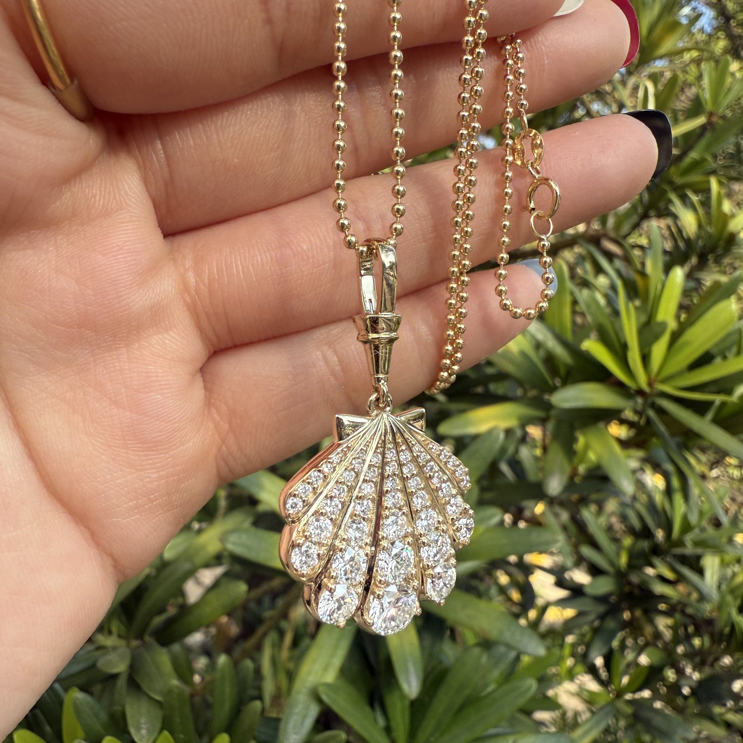 Pirmiana Jewelry Customized 14k Yellow Gold Lab Grown Diamond Shell Pendant for Women Party Gift