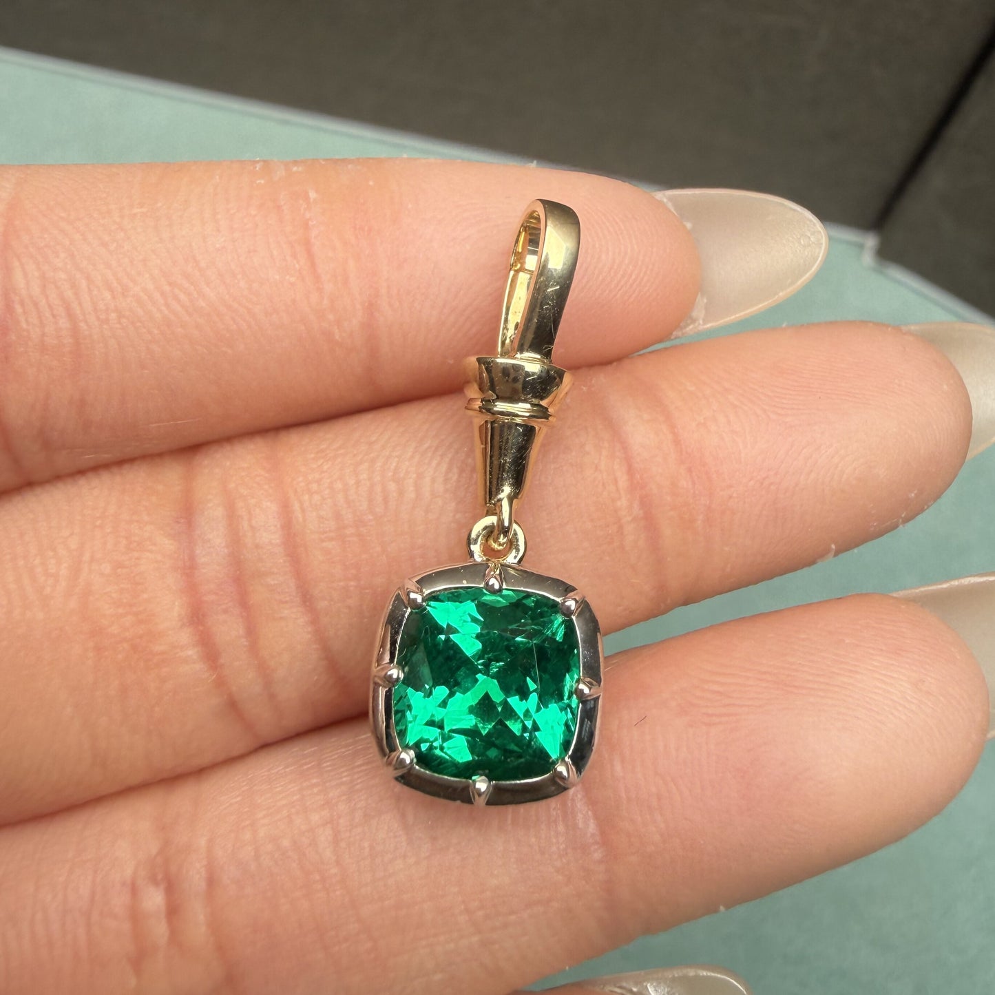 Primiana New Classic Style 9K 8X8mm 2.3ct Cushion Cut Lab Grwon Emerlad Pendant Girlfriend Gift