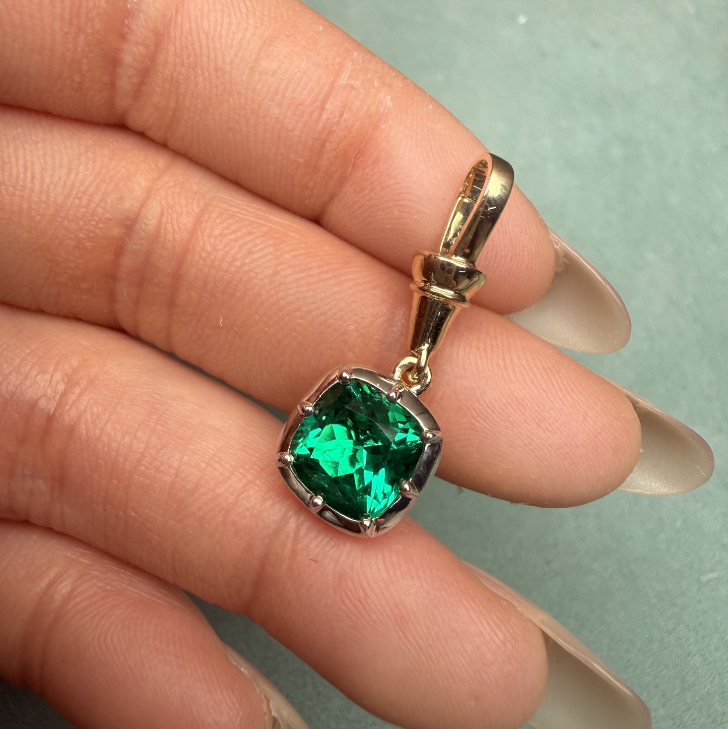 Primiana New Classic Style 9K 8X8mm 2.3ct Cushion Cut Lab Grwon Emerlad Pendant Girlfriend Gift