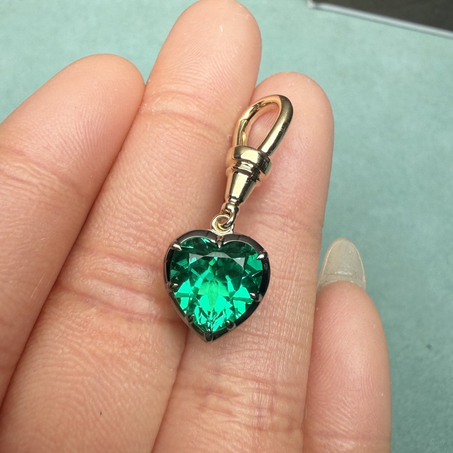 Primiana New Classic Style 9K 9x9mm 2.5ct Heart Shape Lab Grwon Emerlad Pendant Girlfriend Gift