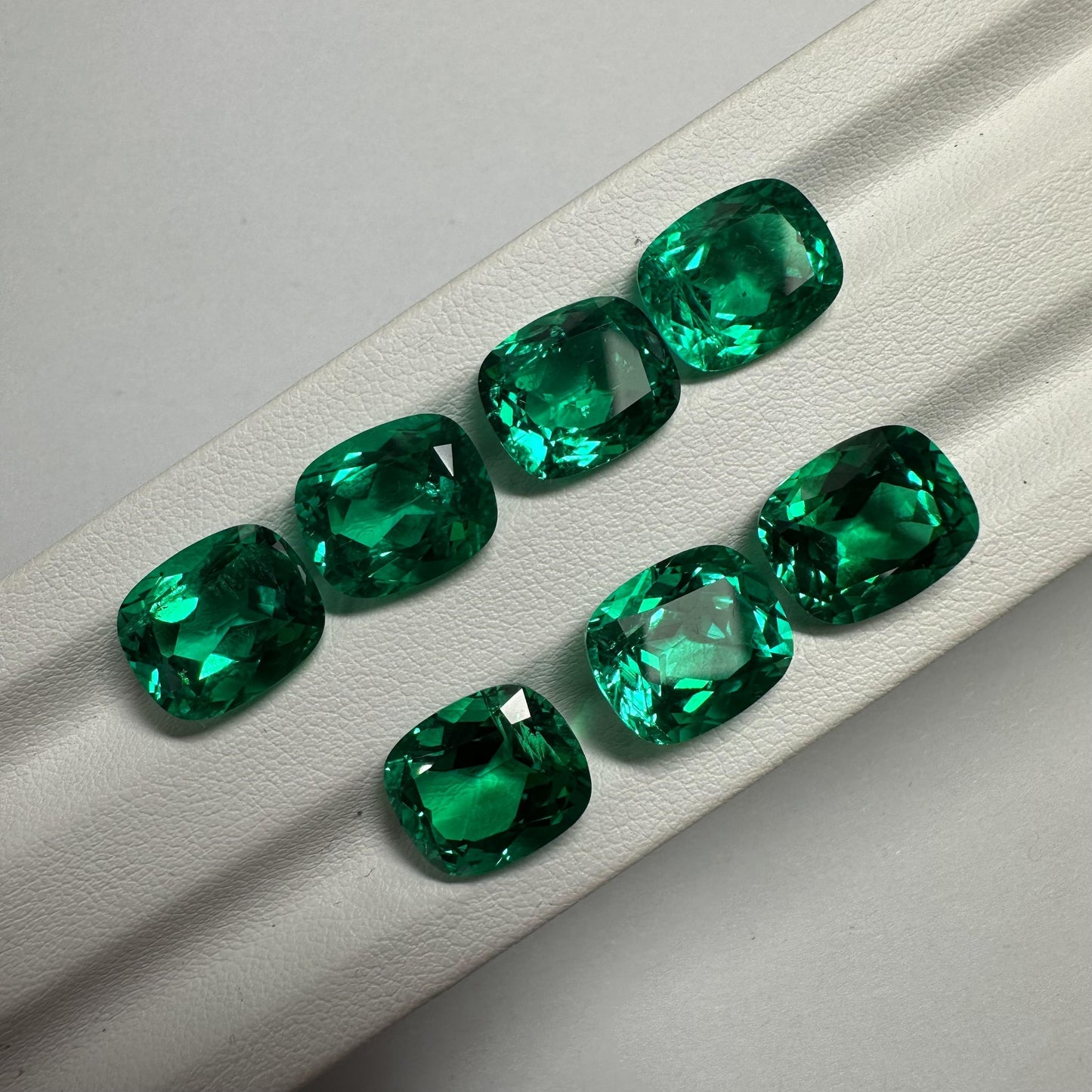 Pirmiana  0.7-8.39ct Cushion Cut Lab Grown Emeralds Loose Gemstones for Jewelry Making