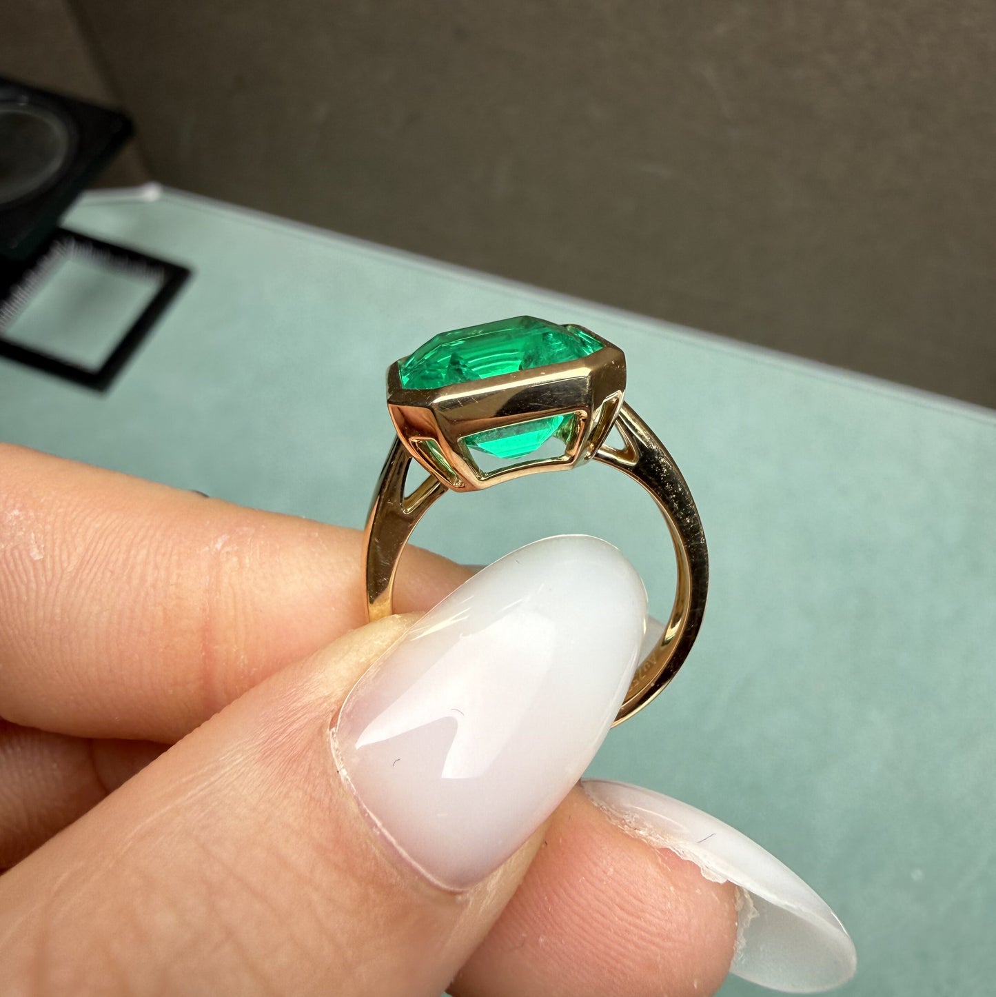 Pirmiana Hot Sale Classic Design Lab Grown Emerald 18k Gold Rings 10X12MM 5.6ct Lab Grown Emerald Girlfriend Gift