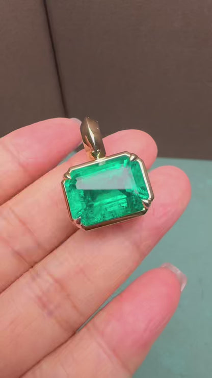 Pirmiana 9K yellow gold 11.20ct lab grown emerald pendant
